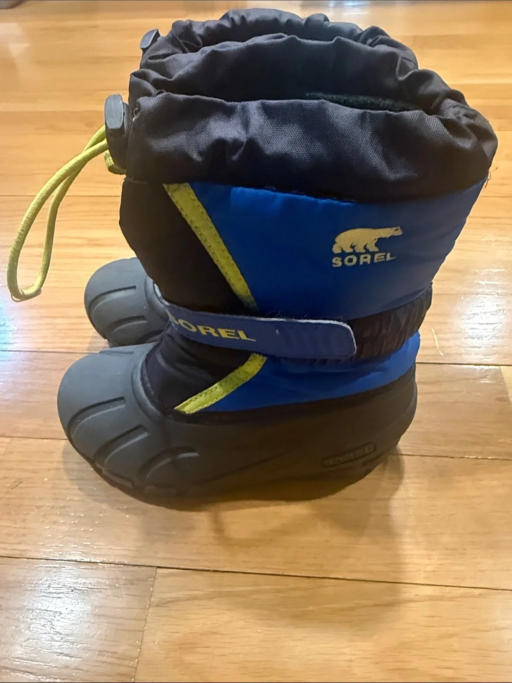 Sorel boys winter snow boots size 12.